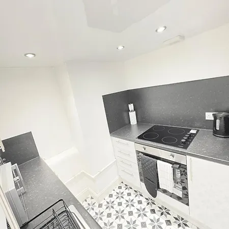 2br, Sleeps 6, Green, Free Parking & Walk Dist To Centre Apartman *
