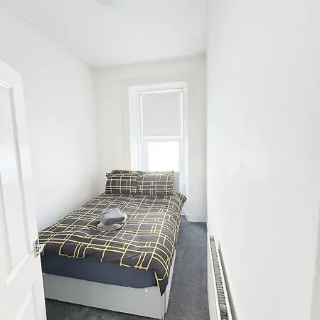 2br, Sleeps 6, Green, Free Parking & Walk Dist To Centre شقة