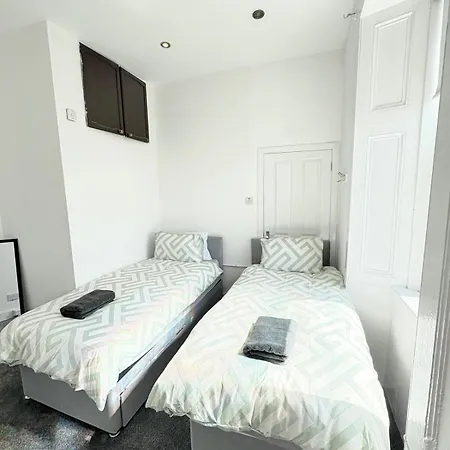 아파트 2br, Sleeps 6, Green, Free Parking & Walk Dist To Centre