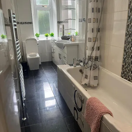 아파트 3br Near Ibrox Subway Sleeps 7 And Parking *