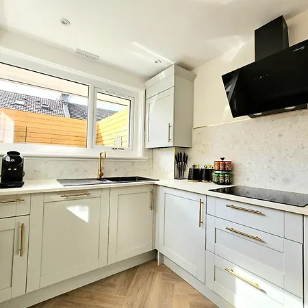 Newly Renovated Gem - Free Parking & Modern Comfort *