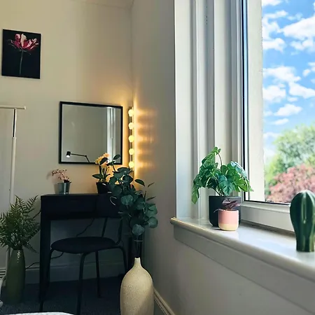 New Quite And Comfy * Glasgow