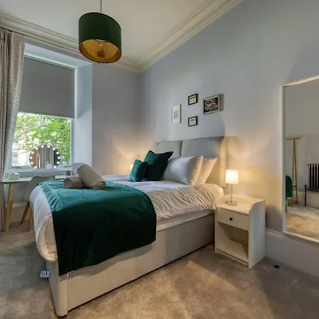 Сasa de vacaciones The Burnbank Experience Glasgow