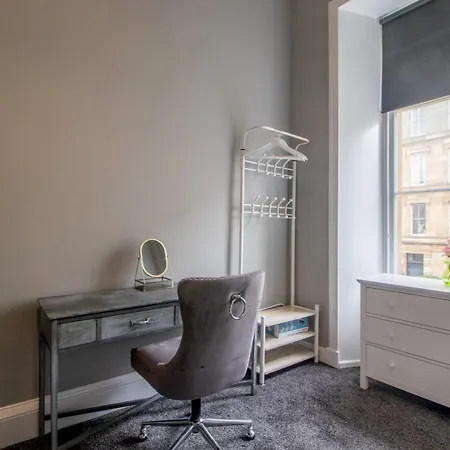 Pass The Keys West End Wonder * 글라스고