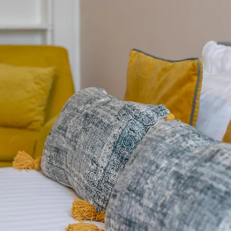 Haven Main Door & Parking - Pass The Keys