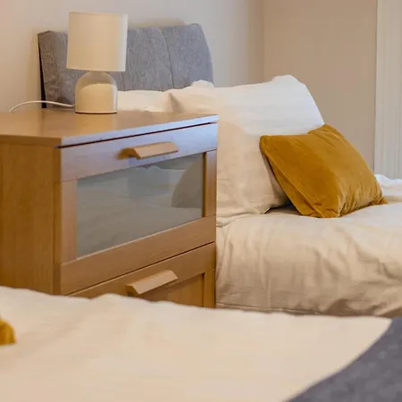 Haven Main Door & Parking - Pass The Keys Holiday home Glasgow