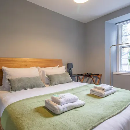 Happy Haven Home, West End - Pass The Keys