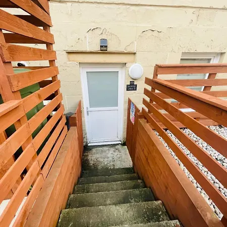 Gem Main Door Parking - Pass The Keys * Glasgow