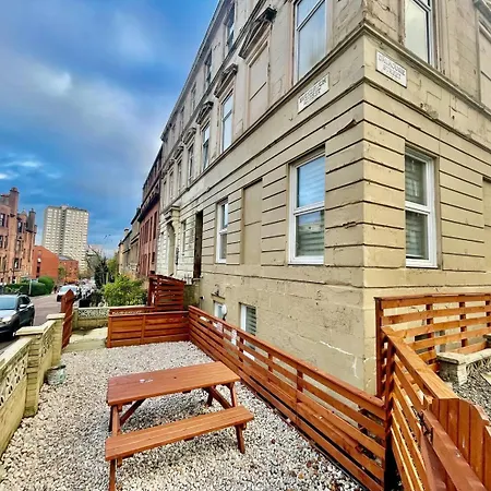 Gem Main Door Parking - Pass The Keys * 格拉斯哥