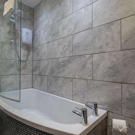 Gem Main Door Parking - Pass The Keys *