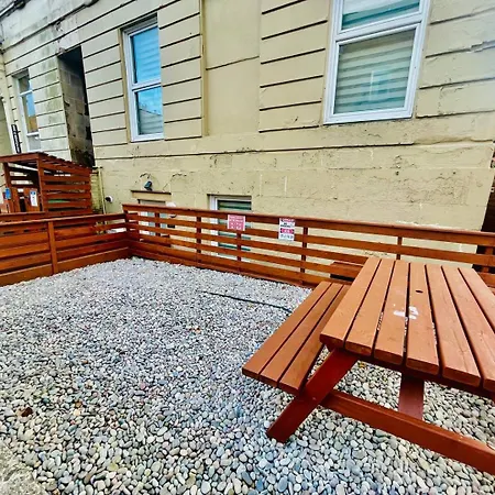 Gem Main Door Parking - Pass The Keys * 格拉斯哥