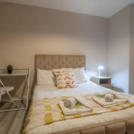 Apartman Gem Main Door Parking - Pass The Keys Glasgow