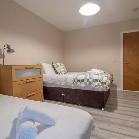 Gem Main Door Parking - Pass The Keys * Glasgow