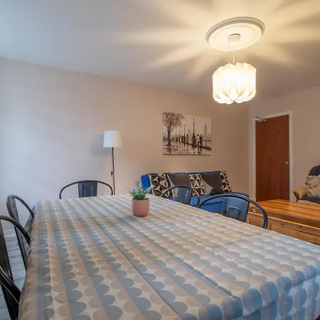 Gem Main Door Parking - Pass The Keys Apartament *