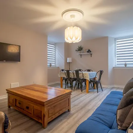 Apartman Gem Main Door Parking - Pass The Keys *