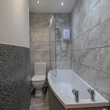 Apartman Gem Main Door Parking - Pass The Keys Glasgow