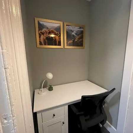 Spacious Hillhead Haven - Pass The Keys * Glasgow