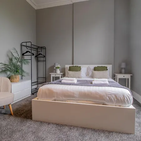 Spacious Hillhead Haven - Pass The Keys Glasgow