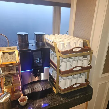 Leonardo West End Γλασκώβη