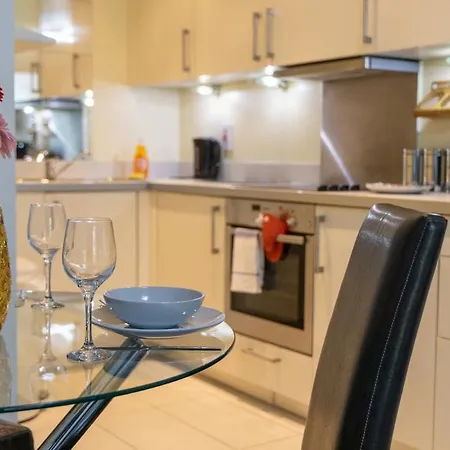 Meadowside Quay 2br Luxurious Apartment *