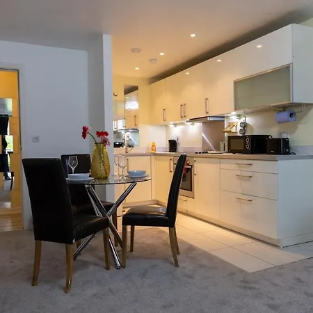 Meadowside Quay 2br Luxurious *