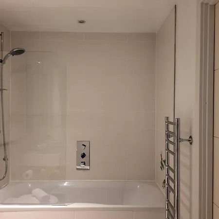 Meadowside Quay 2br Luxurious Lägenhet