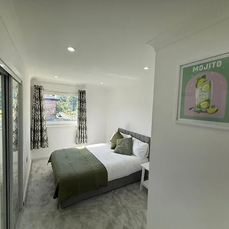 Apartment Luxurious 2br, 8 Mins From Centre