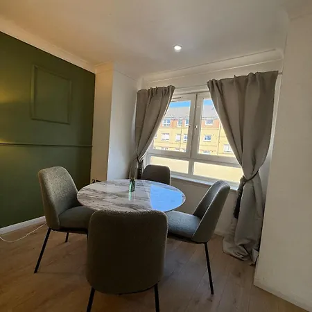 Luxurious 2br, 8 Mins From Centre *