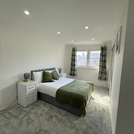 Luxurious 2br, 8 Mins From Centre Apartment Glasgow