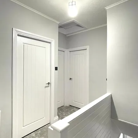 Spacious 4-bedroom Family In Giffnock Holiday home *