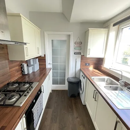 Holiday home Spacious 4-bedroom Family In Giffnock *