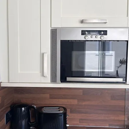 Holiday home Spacious 4-bedroom Family In Giffnock