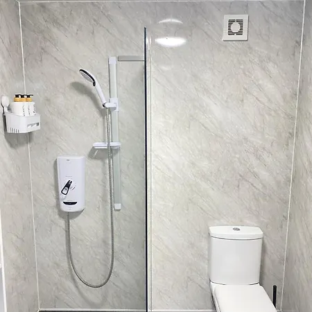 Spacious 4-bedroom Family In Giffnock * Glasgow