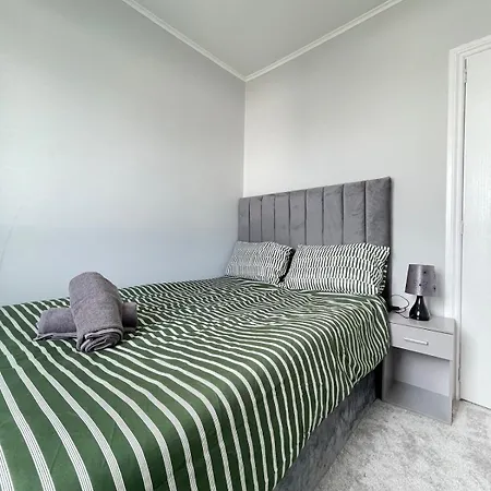 Holiday home Spacious 4-bedroom Family In Giffnock
