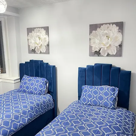 Spacious 4-bedroom Family In Giffnock *