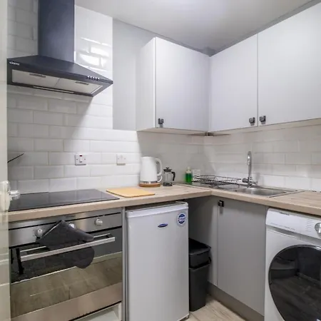 Pass The Keys Cosy In Fabulous West End Apartment *