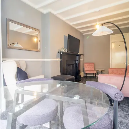 Pass The Keys Cosy In Fabulous West End *