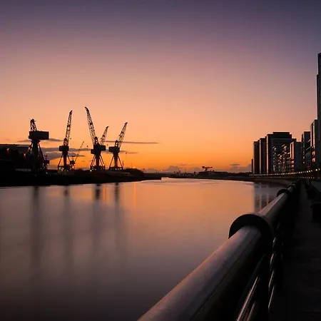 Private And Bathroom In Shared Flat With Parking Alloggio in famiglia