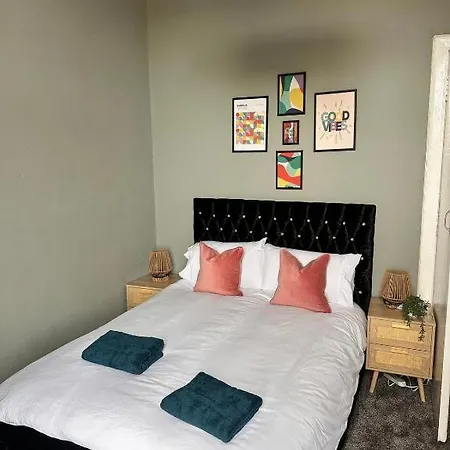 דירה Family And Group 2br By Park Sleeps 7 גלאזגו