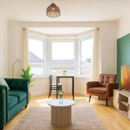 Walk To Hydro And Sec Modern 3br Free Parking *