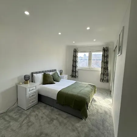 B&B Luxurious 2 Bedroom, 8 Mins From Centre 글라스고