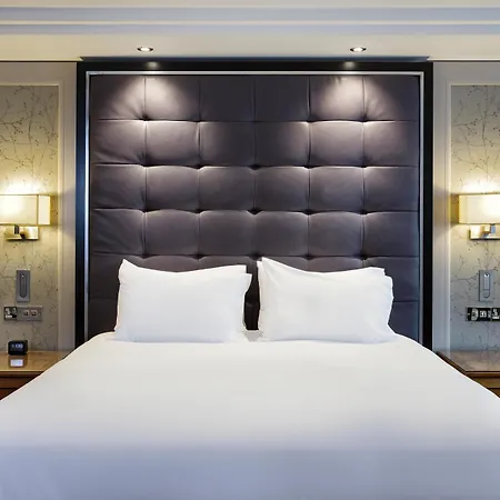 מלון Doubletree By Hilton