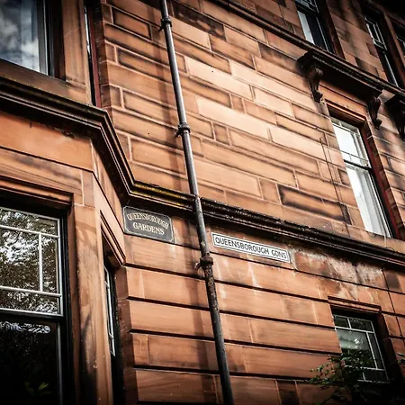 Elegant Victorian In Glasgow's West End Apartment