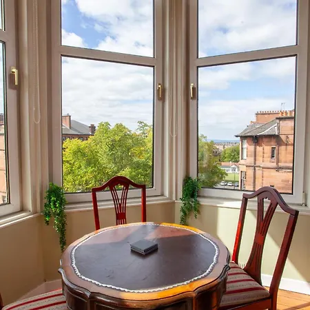 Mansion Flat With Turret Views, Sunsets, Close To Transport Daire