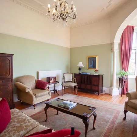 Апартаменты Mansion Flat With Turret Views, Sunsets, Close To Transport