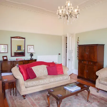 Daire Mansion Flat With Turret Views, Sunsets, Close To Transport Glasgow