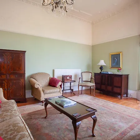 Daire Mansion Flat With Turret Views, Sunsets, Close To Transport Glasgow