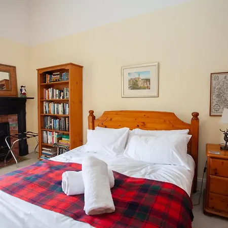 Mansion Flat With Turret Views, Sunsets, Close To Transport *