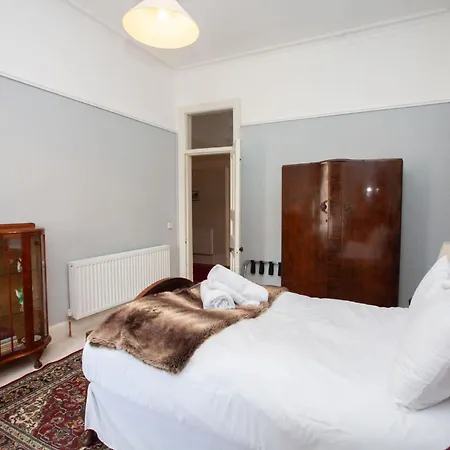Mansion Flat With Turret Views, Sunsets, Close To Transport Daire