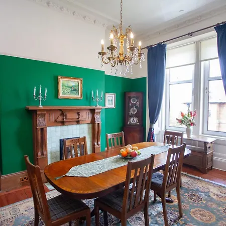 Апартаменты Mansion Flat With Turret Views, Sunsets, Close To Transport Глазго